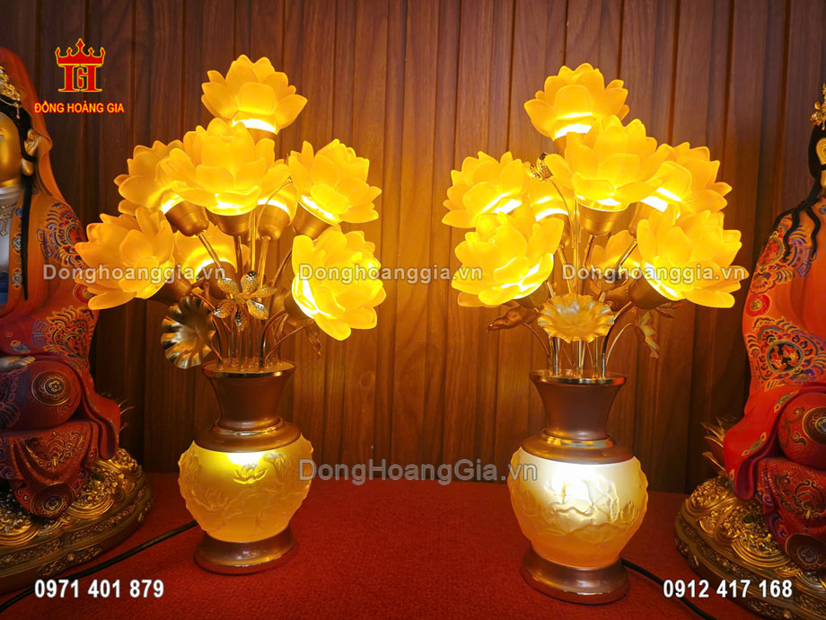 Nguyên liệu chế tác đèn là thủy lưu ly có chất lượng cao